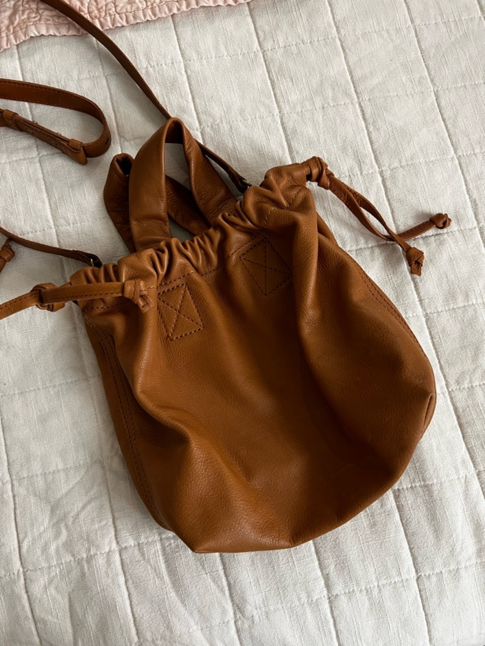 Madewell Piazza Cinch Crossbody Bag in Tan